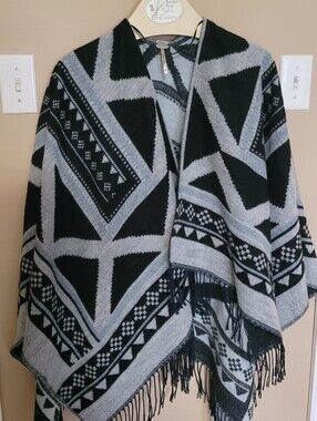 💜2 for $10💜 Bundle and save Harlow Geometric Fringe Poncho